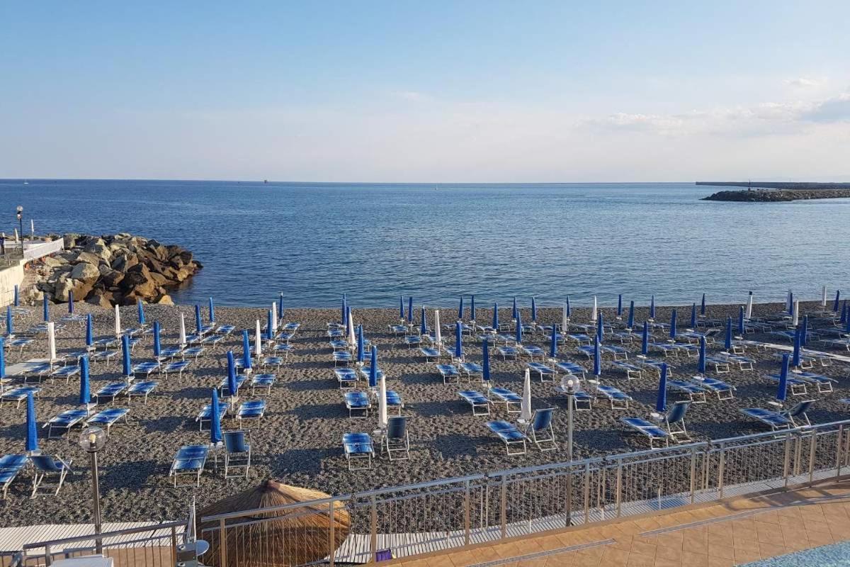 Mydollhouse Delizioso Appartamento Fronte Mare Genoa Luaran gambar